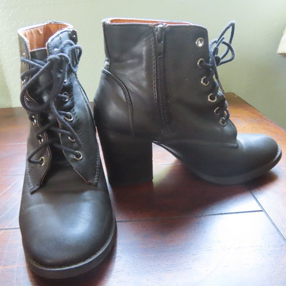 Women's Lurk Black Faux leather ankle booties
